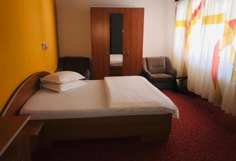 اتاق استاندارد با تخت بزرگ, Vila Nik Busteni