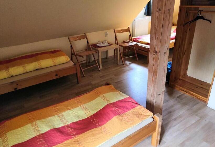클래식 4인 룸, Hostel Skautský Dom