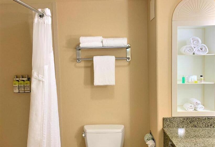 Номер Executive, Holiday Inn Express Fresno Northwest   Herndon, An Ihg