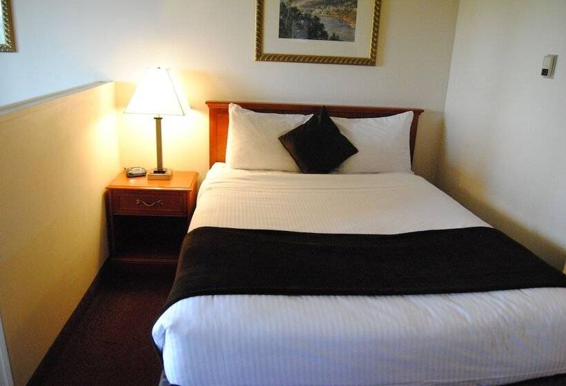 Люкс, Economy Inn