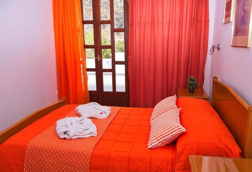 اتاق استاندارد یک نفره, Irini S Rooms