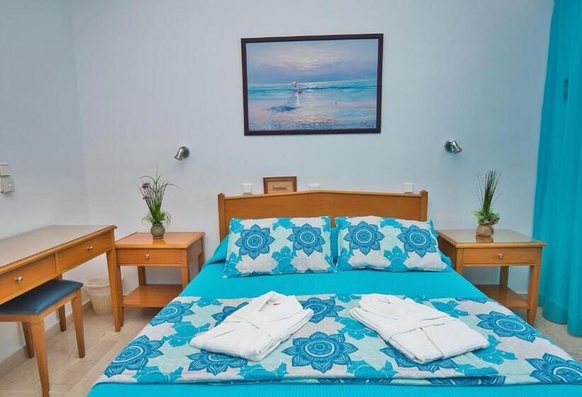 اتاق استاندارد با چشم‌انداز کوهستان, Irini S Rooms