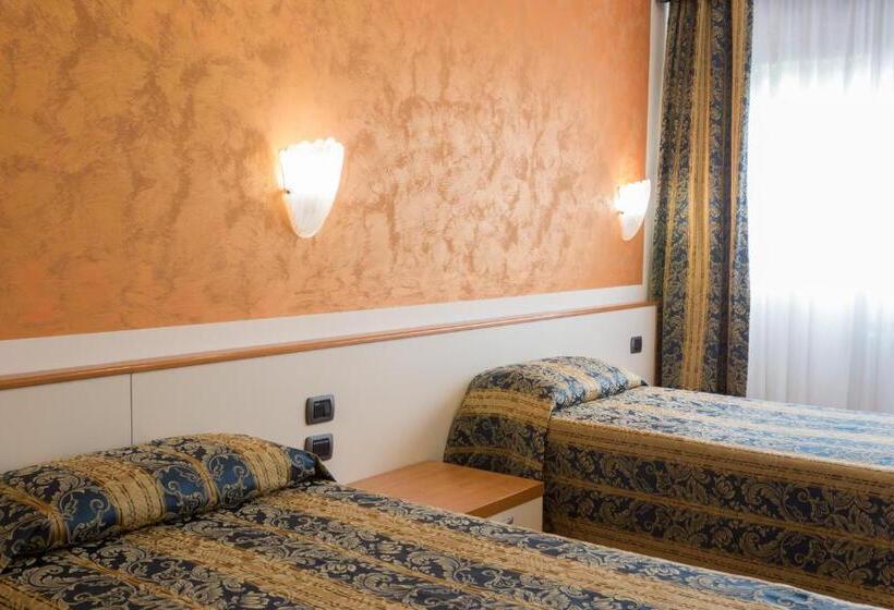 Номер Стандарт, Airmotel