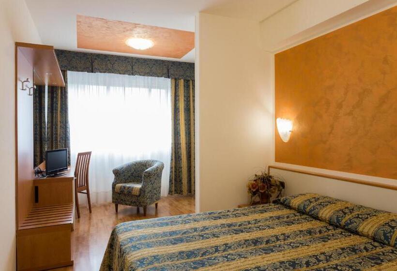 غرفة عائلية, Airmotel