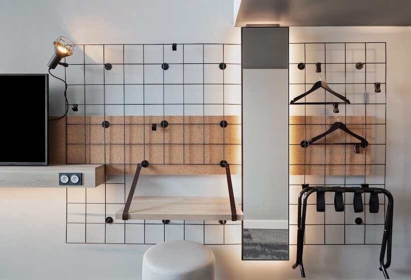 Номер Стандарт, Moxy Amiens