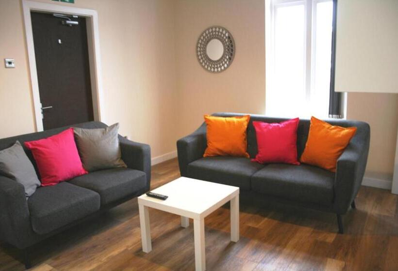 Апартаменты 1 Спальня, Premier Lodge Central