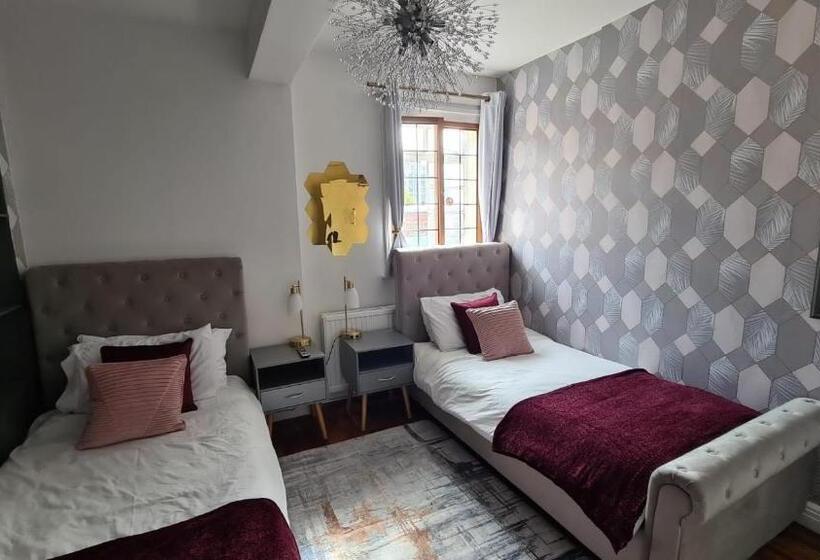 Номер Deluxe, The Walrus Bar And Hostel