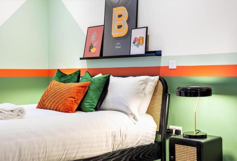 استودیوی استاندارد, Your Apartment I Clifton Village