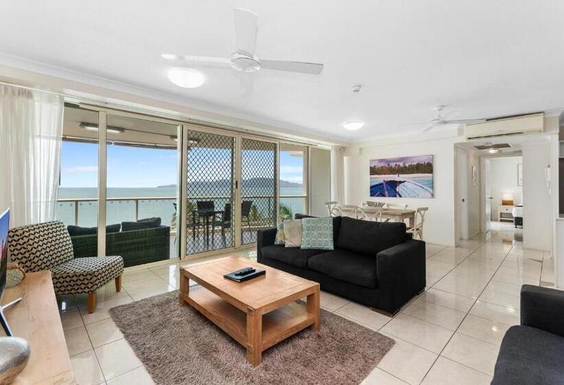 2 Bedroom Apartment with Views, Mariners North Holiday Apartments