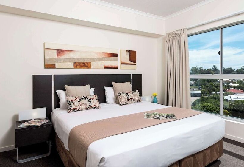 Апартаменты 3 Спальни, Oaks Ipswich Aspire Suites