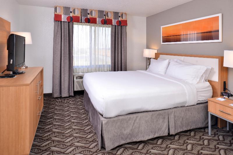 带大床的标准间, Holiday Inn Express Hotel & Suites Lonoke I 40, An Ihg