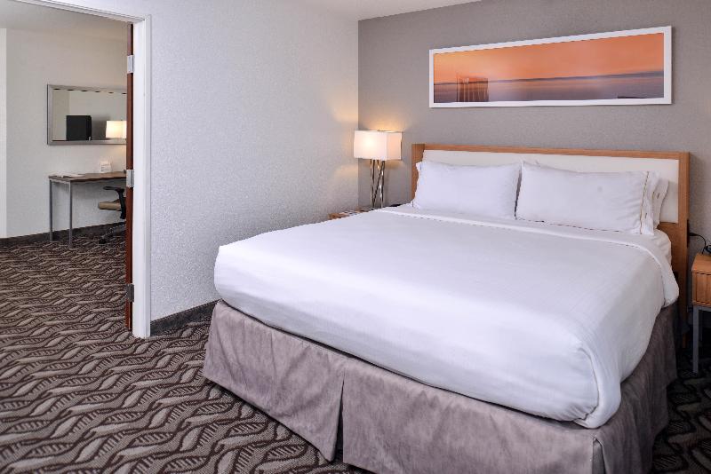 Люкс Кровать Кинг, Holiday Inn Express Hotel & Suites Lonoke I 40, An Ihg