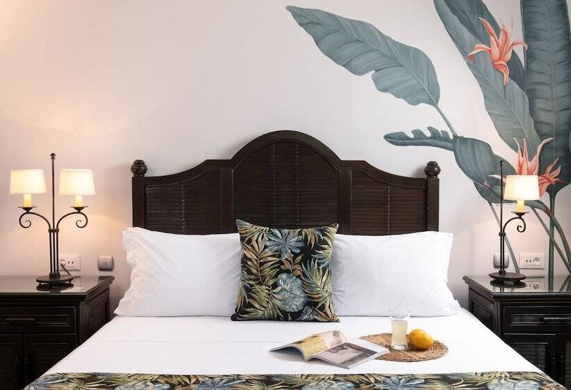 Полулюкс Вид на Сад, Porto Kea Suites By Sandglass