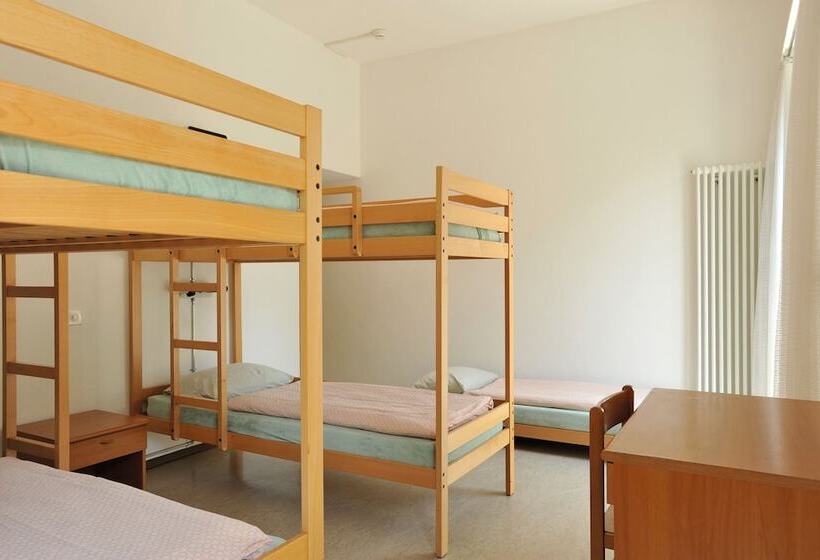 ルームシェアのワンベッド, Locarno Youth Hostel