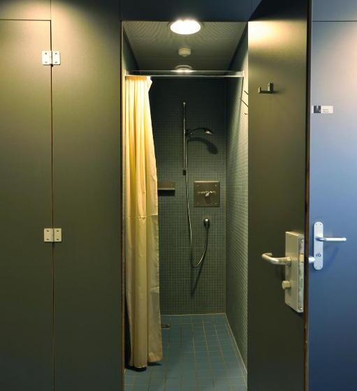 اتاق استاندارد چهارنفره با سرویس بهداشتی مشترک, Locarno Youth Hostel