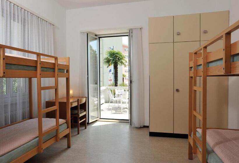 スタンダード４人部屋, Locarno Youth Hostel