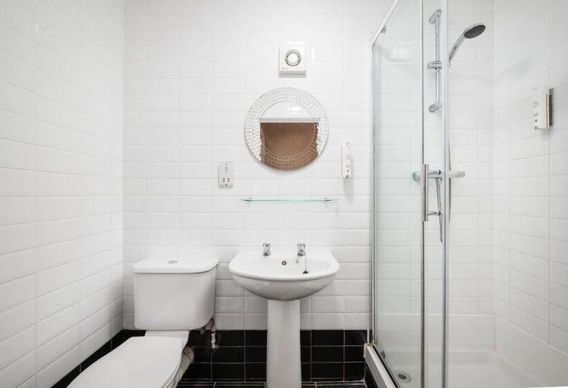 غرفة قياسية ثلاثية, Rooms Inn