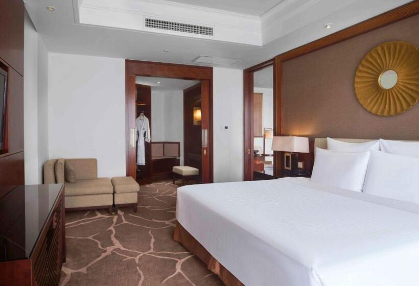 سوئیت اجرایی با تخت کینگ, Pullman Haikou
