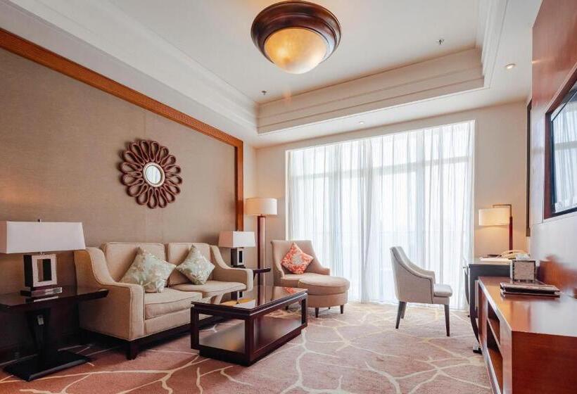 Deluxe Suite King Bed, Pullman Haikou