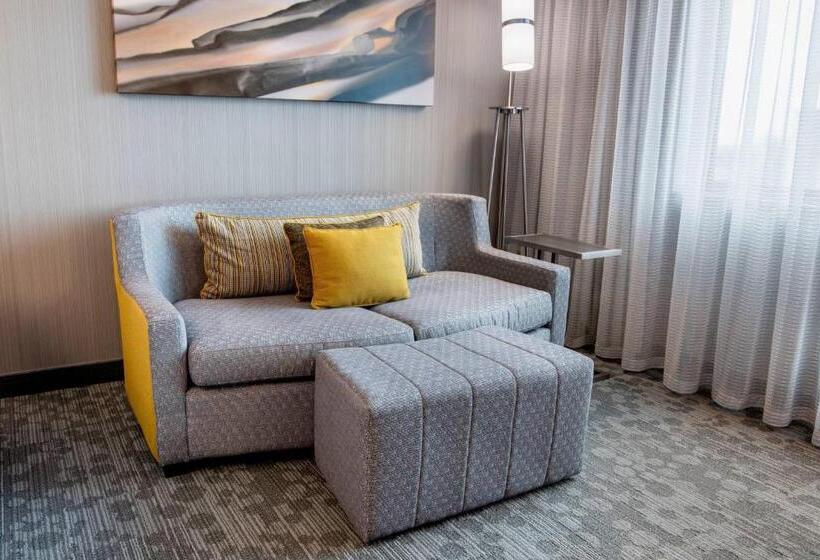 キングサイズベッドのスタンダードルーム, Courtyard By Marriott Edmonton West