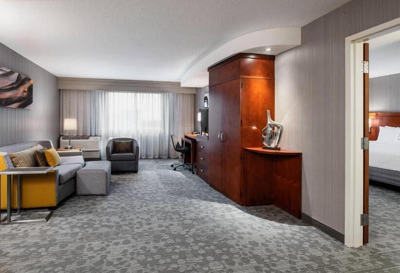 キングサイズベッドのスイートルーム, Courtyard By Marriott Edmonton West