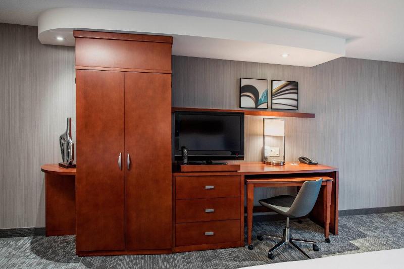 キングサイズベッドのスイートルーム, Courtyard By Marriott Edmonton West