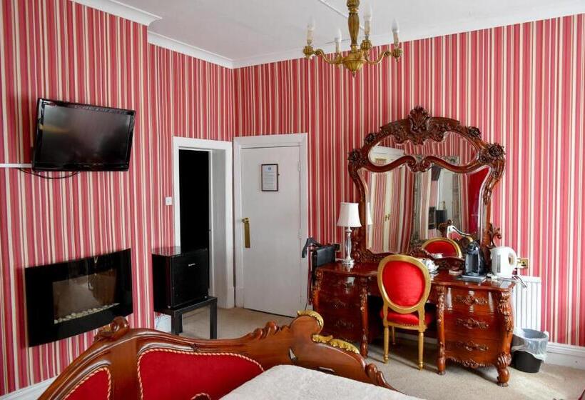 Люкс, The Hotel Commodore
