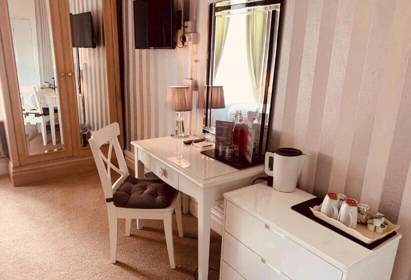Номер Basic, The Hotel Commodore