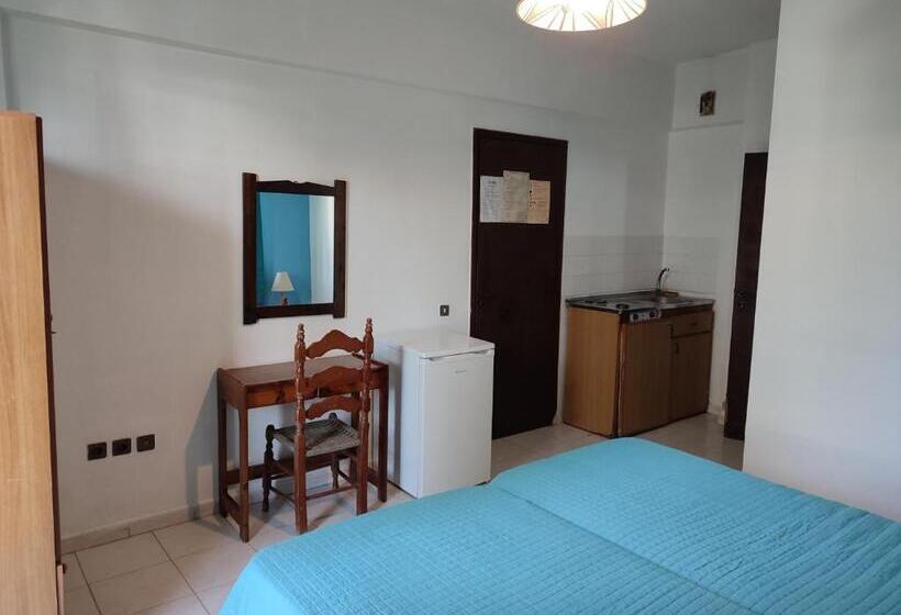 اتاق سوپریور با چشم‌انداز باغ, Dolphin Apartments