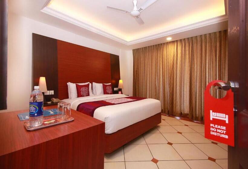 Номер Deluxe, Emarald Suites