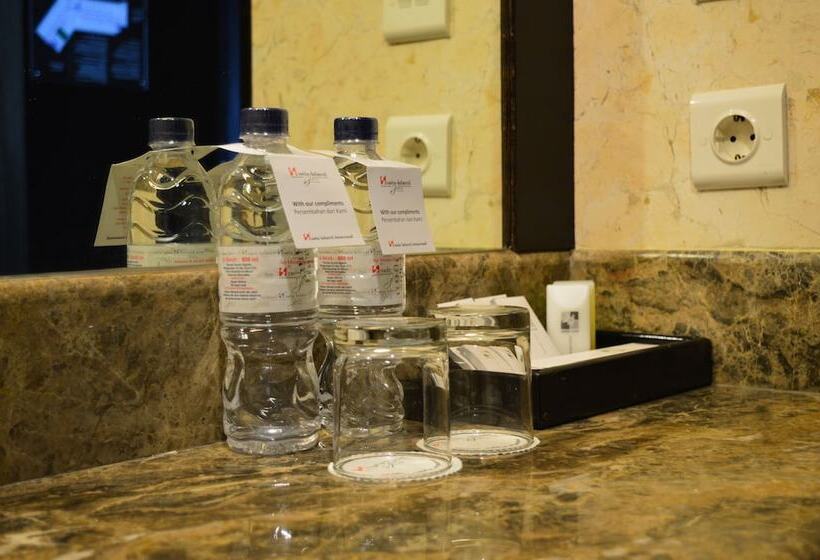 Номер Deluxe, Swiss Belhotel Papua