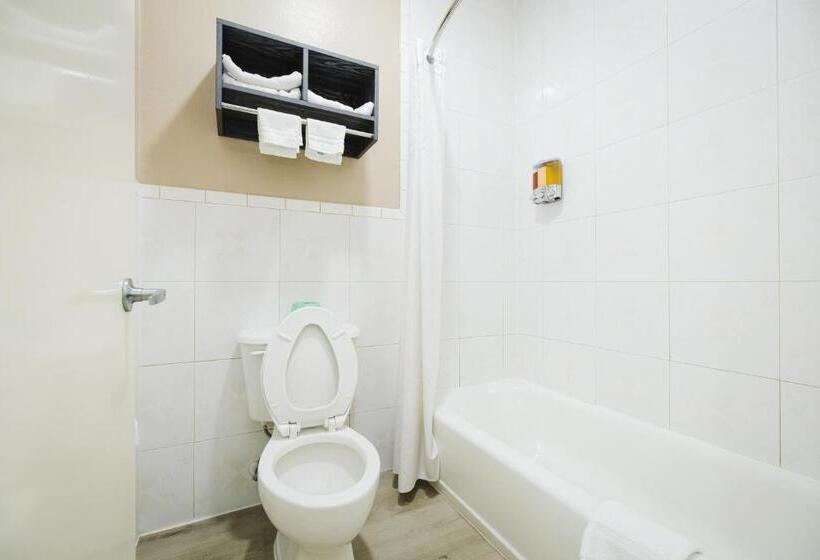 חדר סטנדרט עם מיטת קינג, Sapphire Inn & Suites
