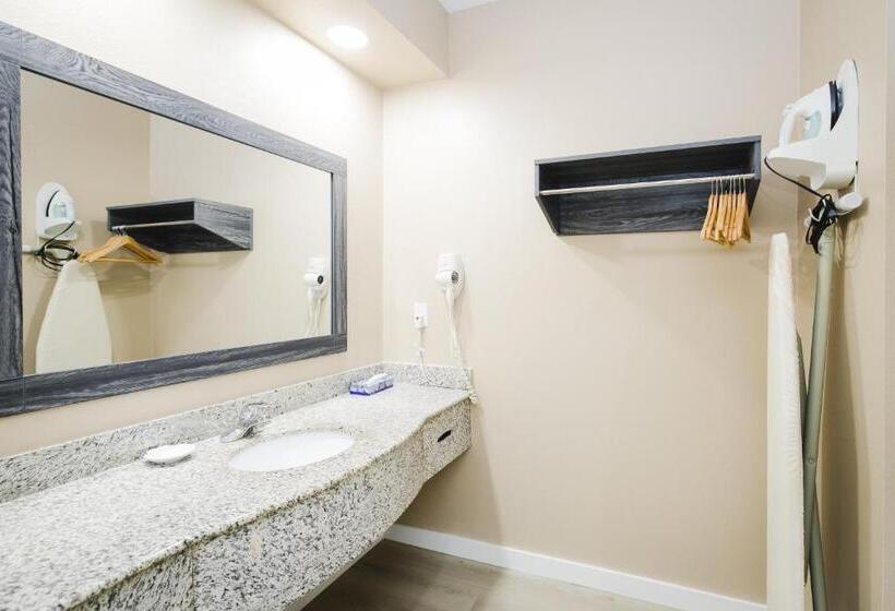 חדר סטנדרט עם מיטת קינג, Sapphire Inn & Suites