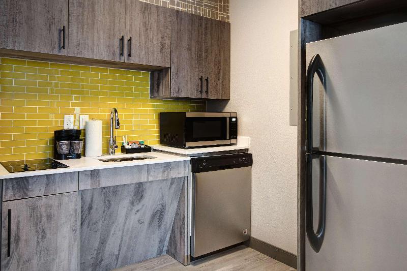 带大床的套房, Homewood Suites Lexington Hamburg