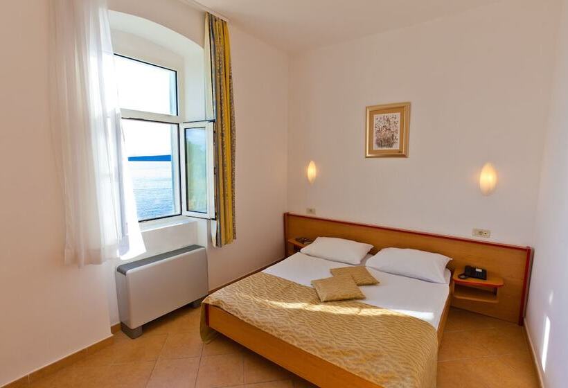 اتاق استاندارد با چشم‌انداز دریا, Villa Tamaris   Hotel Resort Dražica