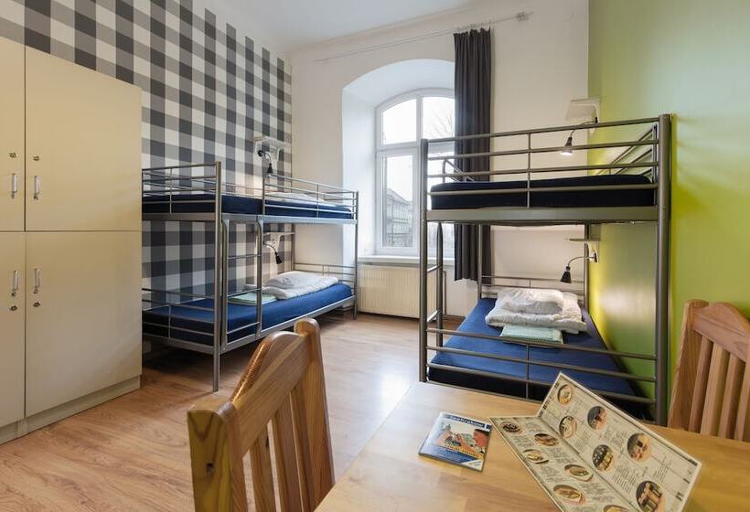 Четырехместный Номер Стандарт, Atlantis Hostel