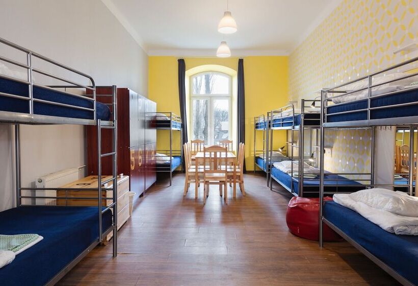 Кровать в Общей Комнате, Atlantis Hostel