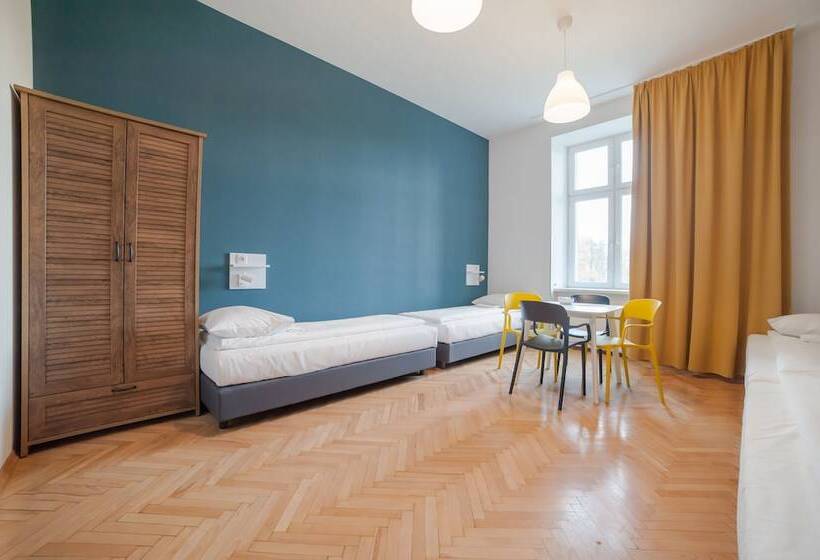 Четырехместный Номер Стандарт, Atlantis Hostel
