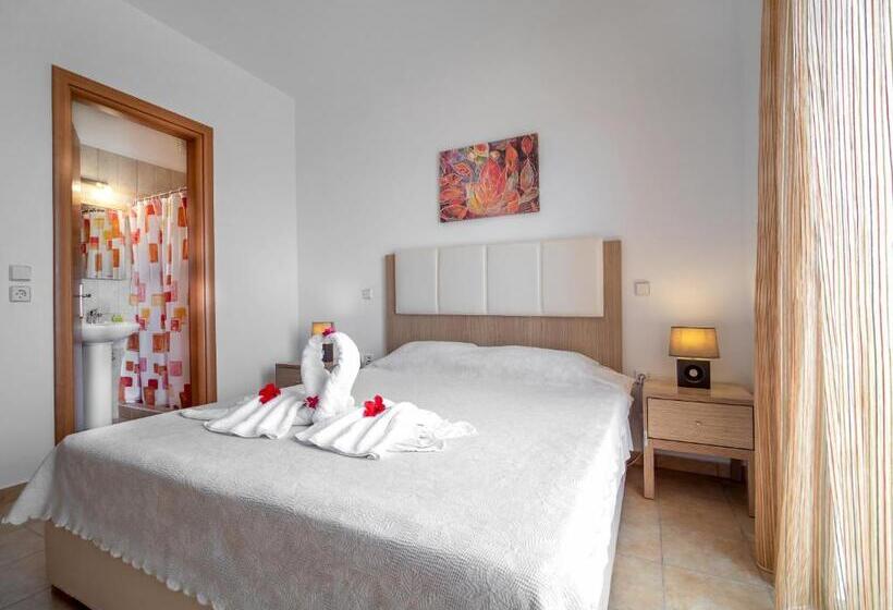 Вилла 3 Спальни с Бассейном, Gennadi Gardens Apartments & Villas