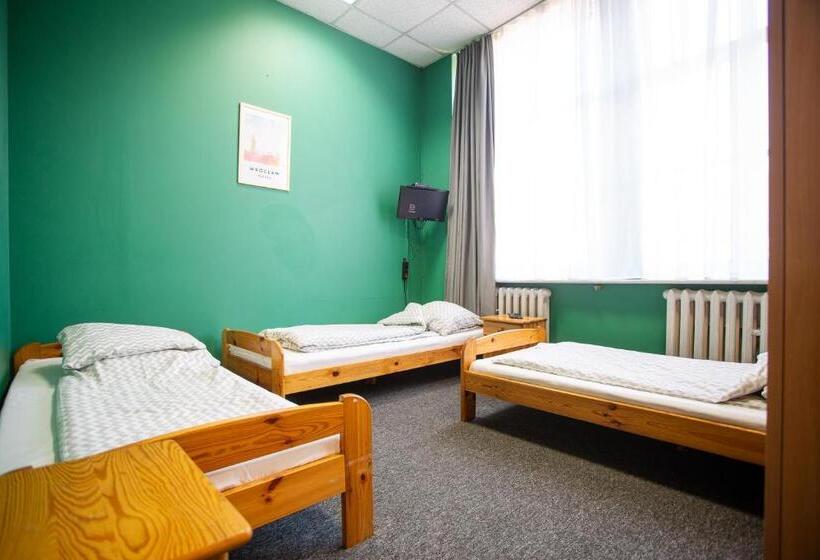 غرفة قياسية ثلاثية حمام مشترك, Moon Hostel Wrocław