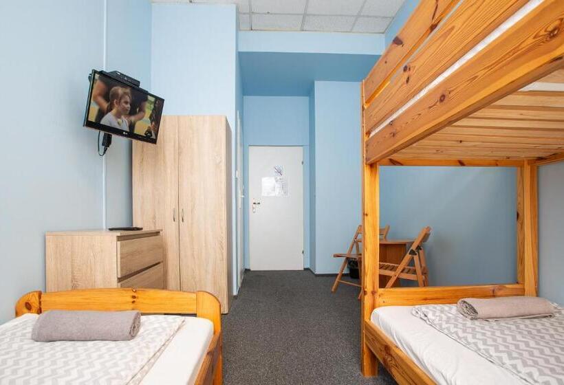غرفة قياسية ثلاثية, Moon Hostel Wrocław