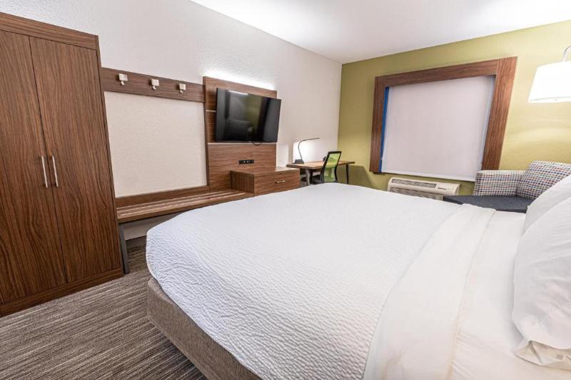장애인을 위한 킹사이즈 침대 스탠다드 룸, Holiday Inn Express Hotel & Suites East Lansing, An Ihg