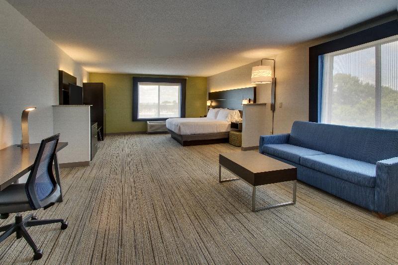 Номер Deluxe Кровать Кинг, Holiday Inn Express Hotel & Suites Morris, An Ihg