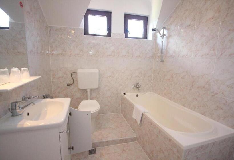 اتاق استاندارد, Ruia