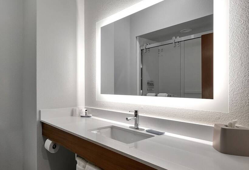 Люкс с Балконом, Holiday Inn Express Hotel & Suites Lufkin South, An Ihg