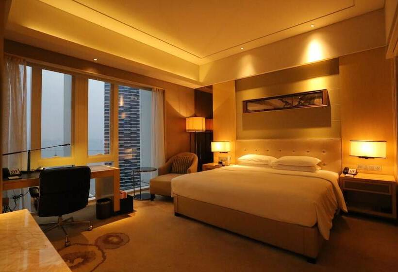 Номер Executive, Hilton Dalian