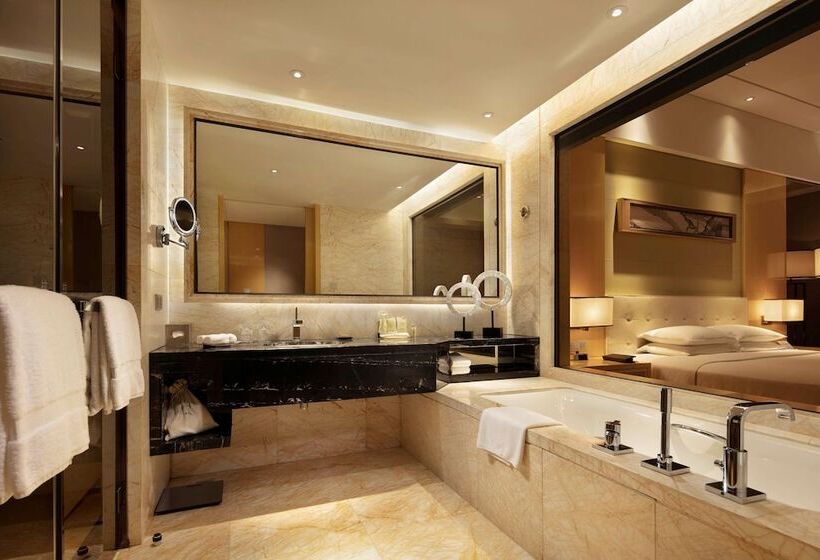 Номер Executive, Hilton Dalian