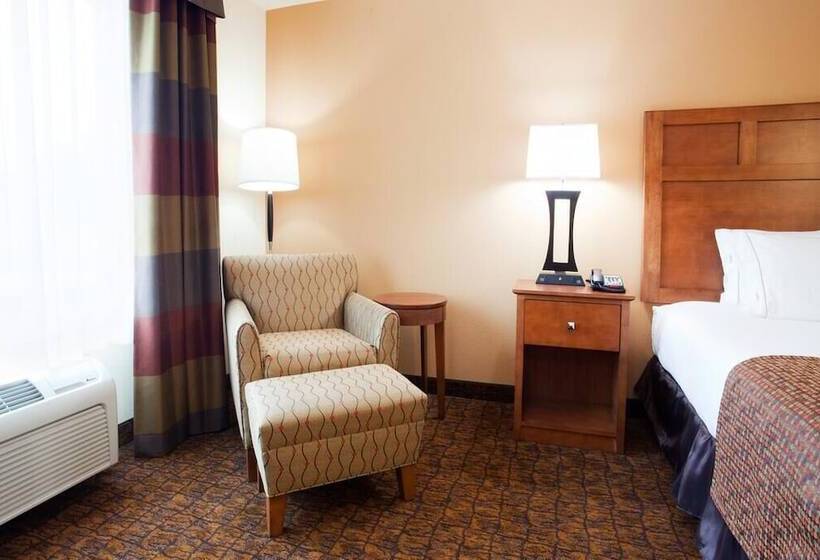 Номер Стандарт Адаптированный для Инвалидов, Holiday Inn Express Hotel & Suites Mount Airy, An Ihg