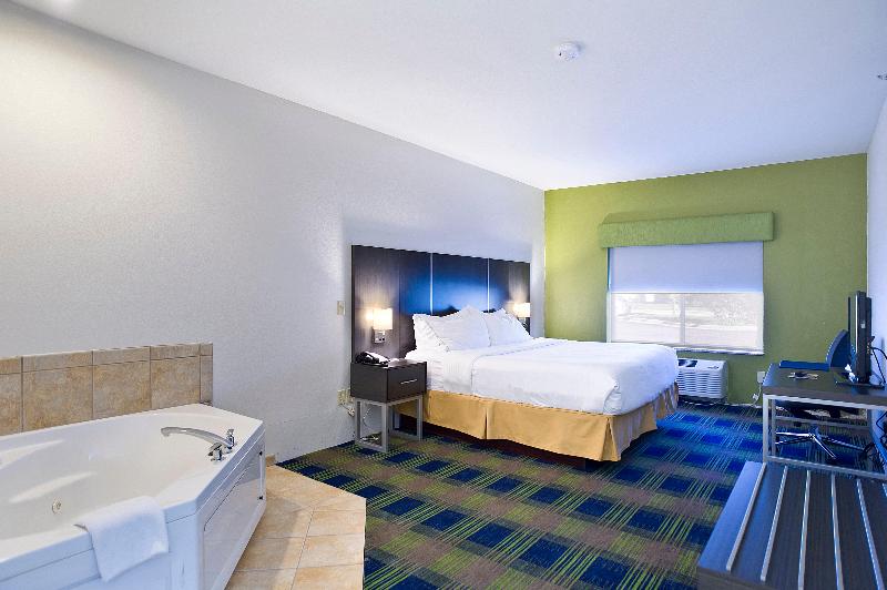 이그제큐티브 룸 킹사이즈 침대, Holiday Inn Express Hotel & Suites Vermillion By Ihg