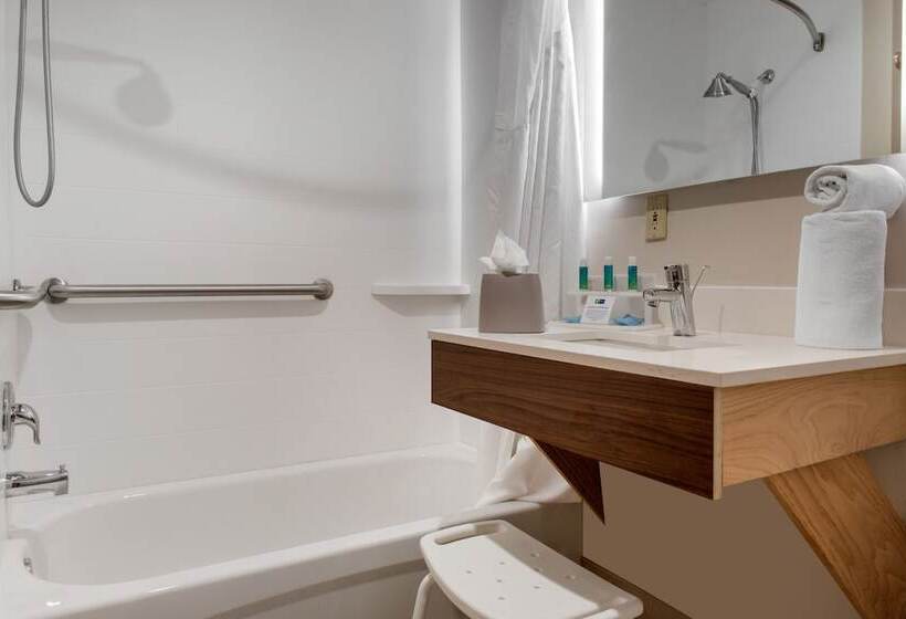 Люкс Адаптированный для Инвалидов, Holiday Inn Express & Suites Harrison, An Ihg